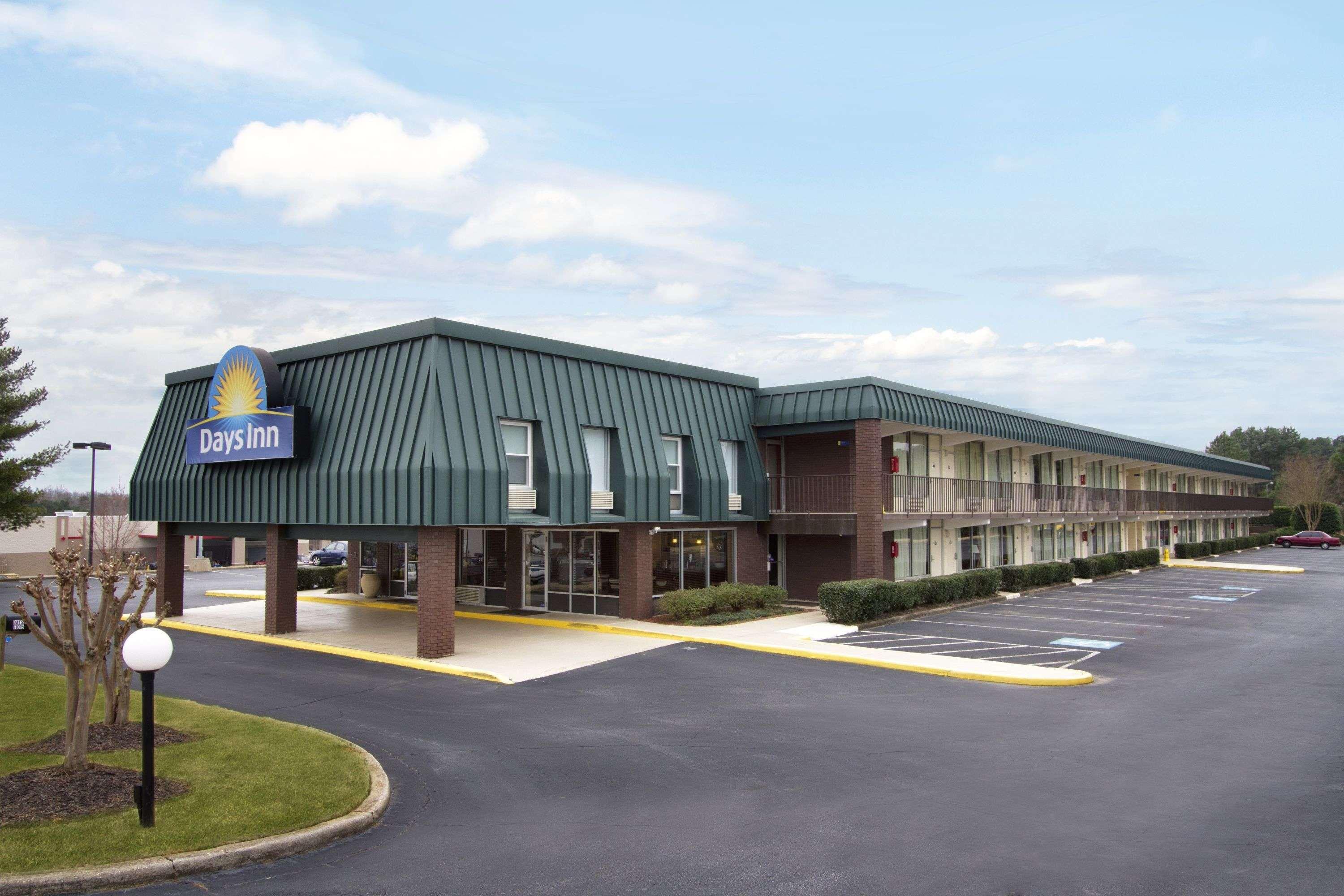 Days Inn By Wyndham Seneca-Clemson Zewnętrze zdjęcie