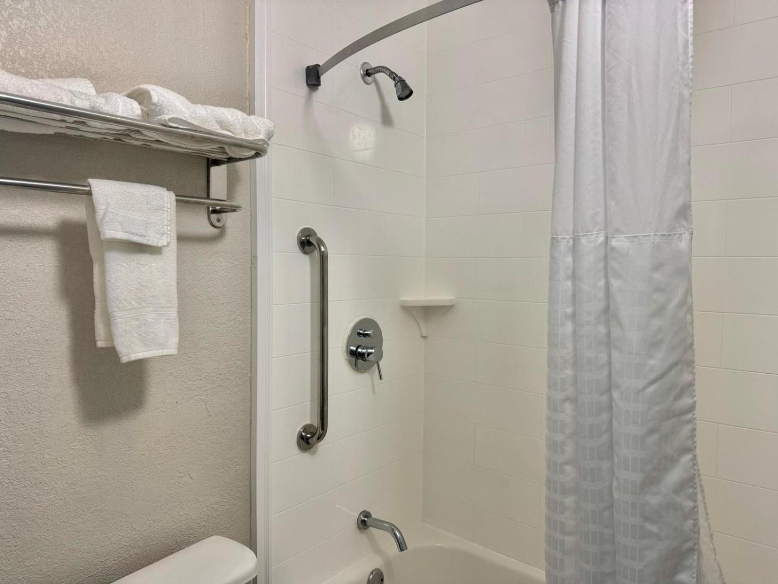 Days Inn By Wyndham Seneca-Clemson Zewnętrze zdjęcie