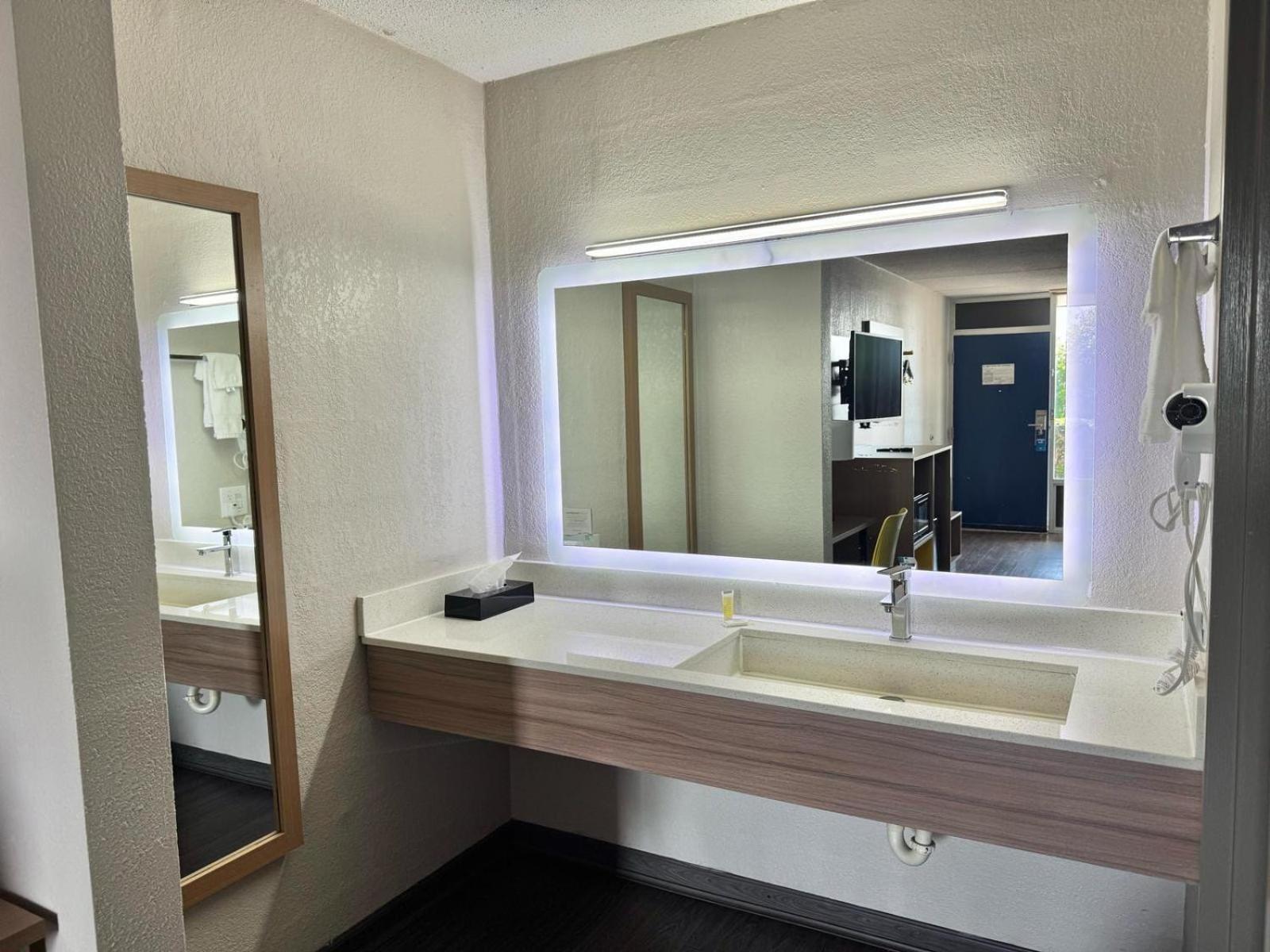 Days Inn By Wyndham Seneca-Clemson Zewnętrze zdjęcie